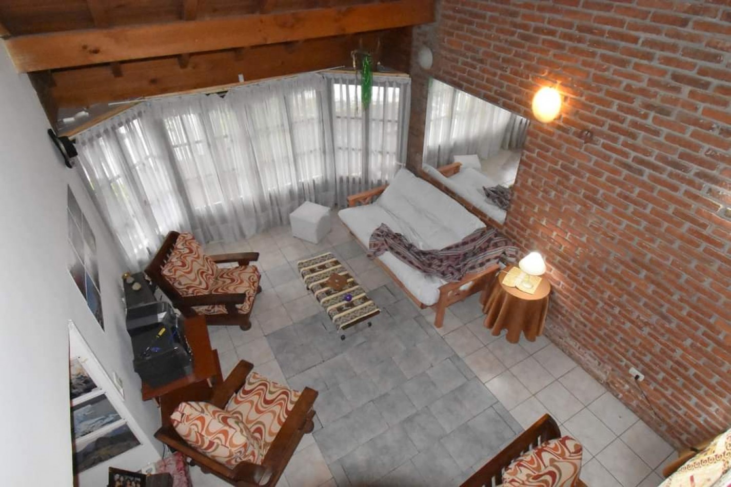 IMPECABLE CHALET DE 4 AMBIENTES CON PISCINA. CAISAMAR