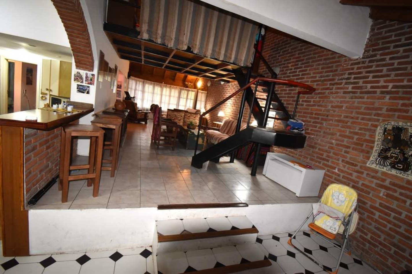IMPECABLE CHALET DE 4 AMBIENTES CON PISCINA. CAISAMAR