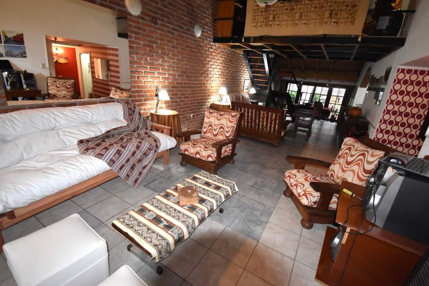 IMPECABLE CHALET DE 4 AMBIENTES CON PISCINA. CAISAMAR