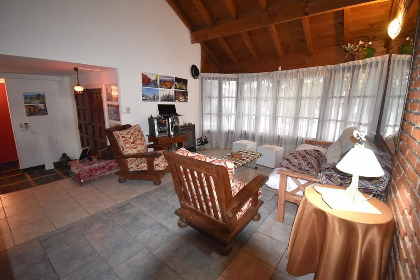 IMPECABLE CHALET DE 4 AMBIENTES CON PISCINA. CAISAMAR