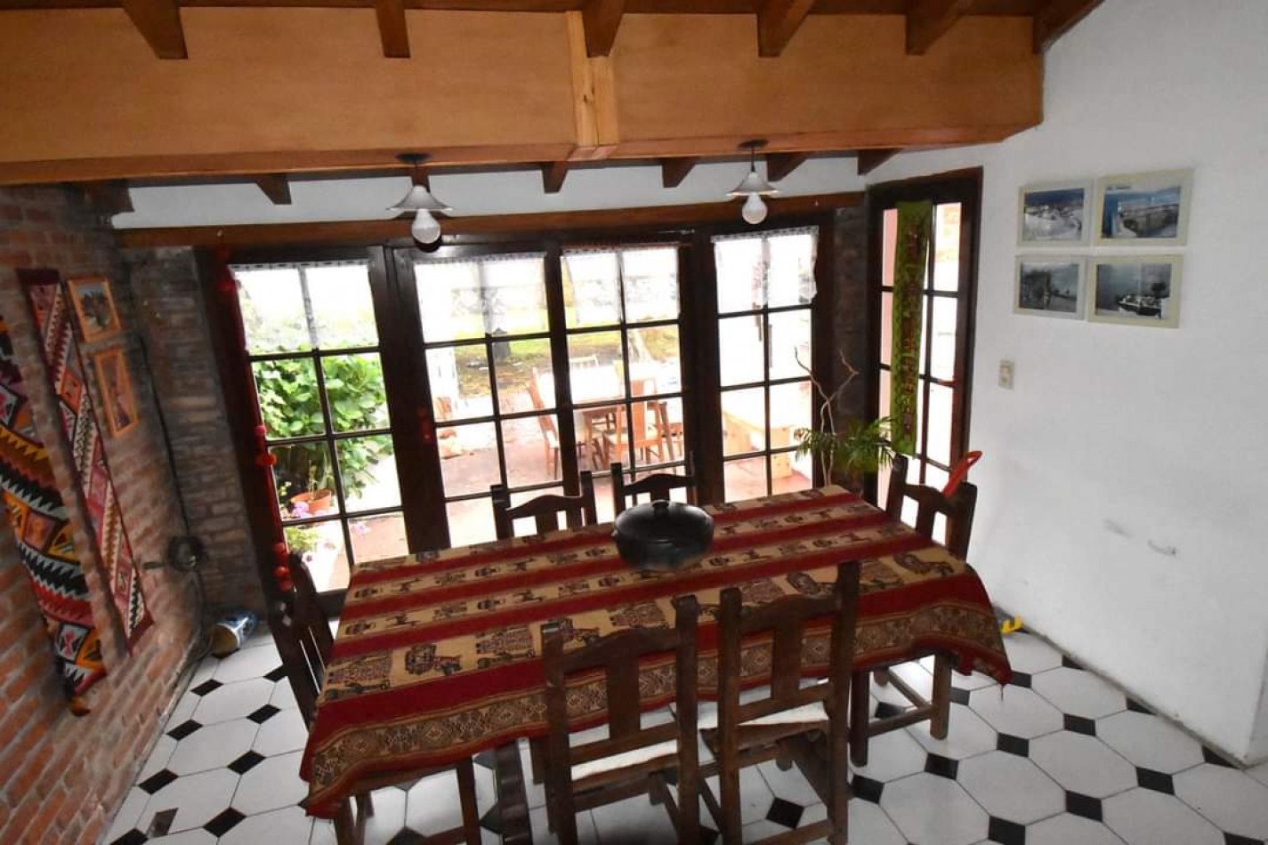 IMPECABLE CHALET DE 4 AMBIENTES CON PISCINA. CAISAMAR