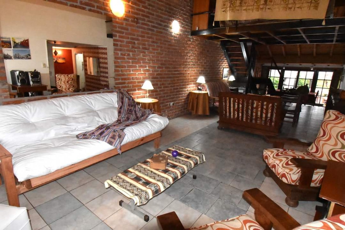 IMPECABLE CHALET DE 4 AMBIENTES CON PISCINA. CAISAMAR