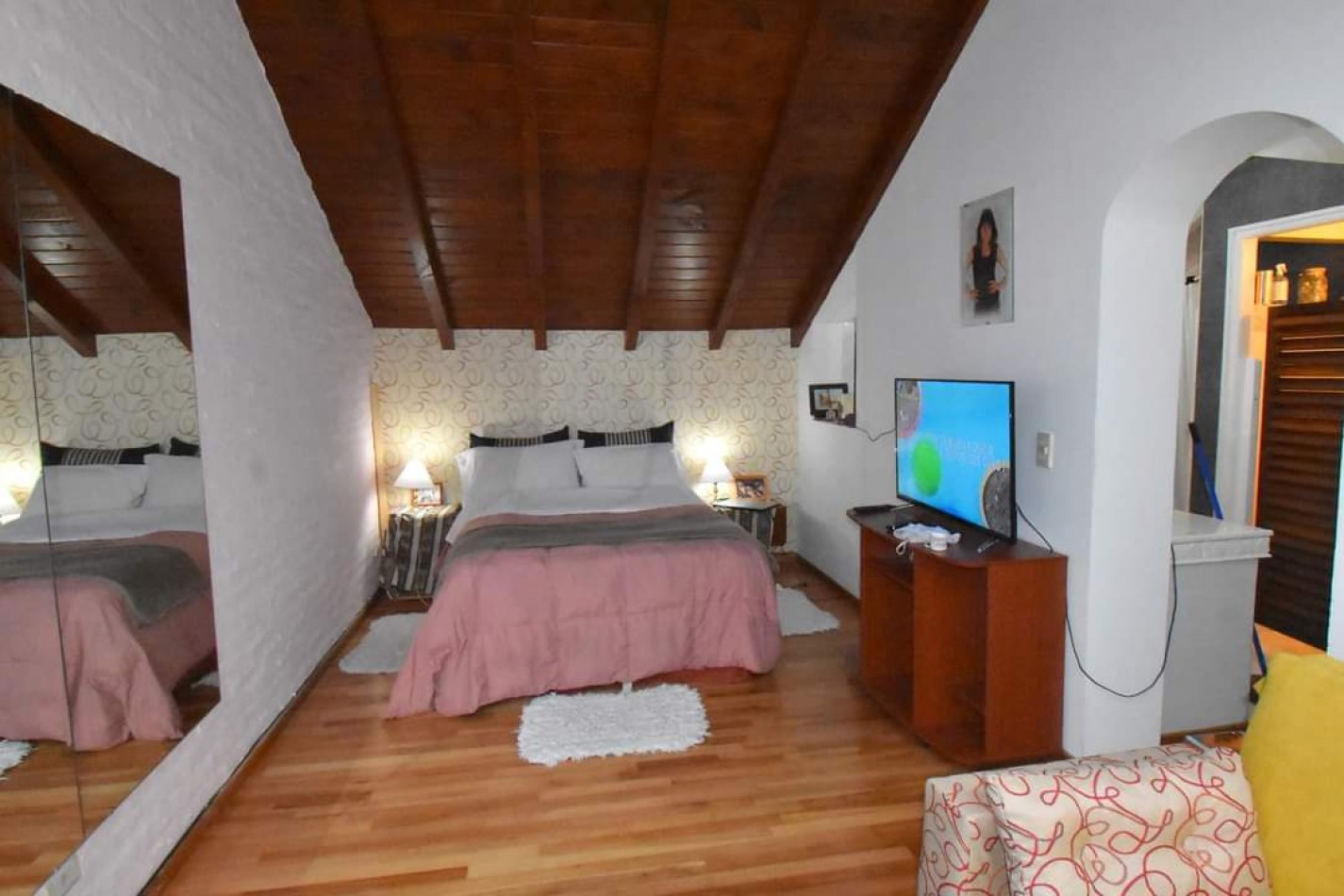 IMPECABLE CHALET DE 4 AMBIENTES CON PISCINA. CAISAMAR
