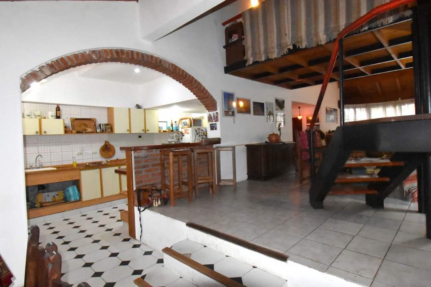 IMPECABLE CHALET DE 4 AMBIENTES CON PISCINA. CAISAMAR