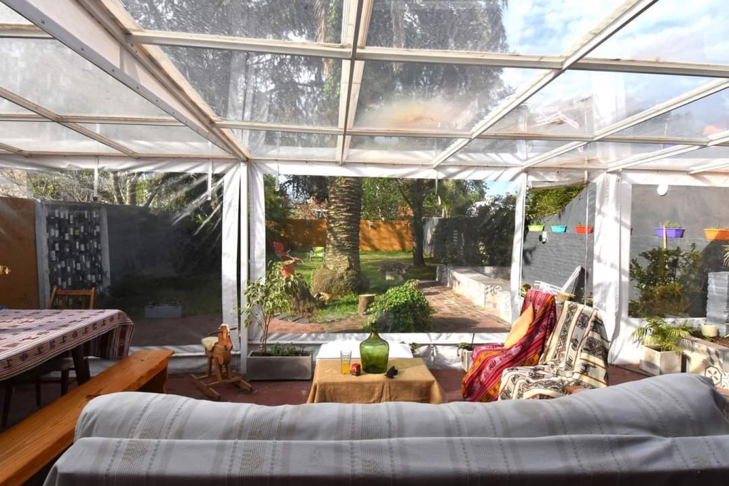 IMPECABLE CHALET DE 4 AMBIENTES CON PISCINA. CAISAMAR