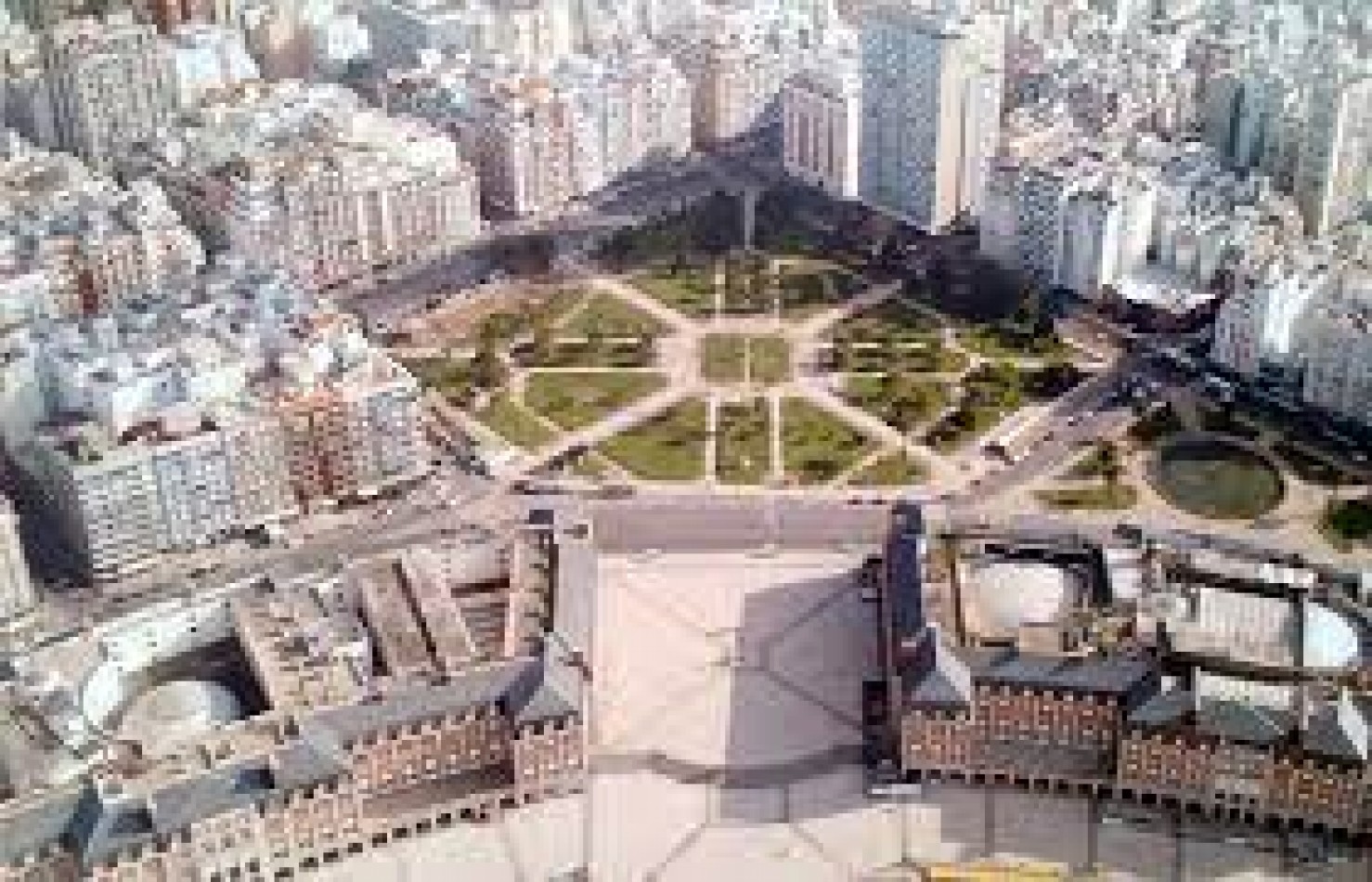 LOCAL COMERCIAL SOBRE AVENIDA COLON. A METROS DE LA PLAZA COLON.