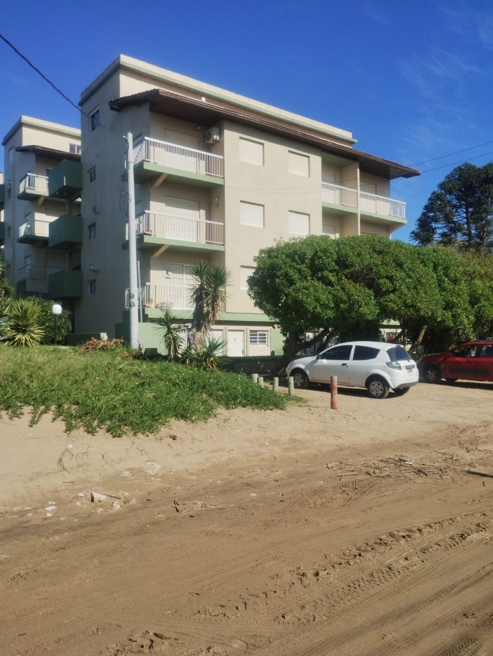 DEPARTAMENTO DE 2 AMBIENTES CON BALCON. A MEDIA CUADRA DEL MAR. VILLA GESELL