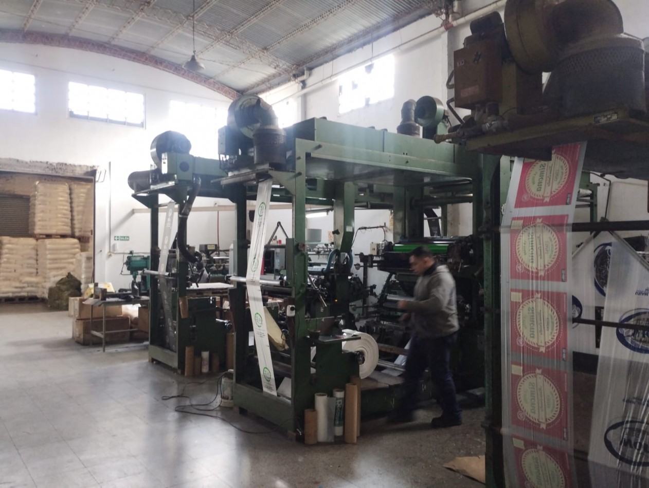 IMPORTANTE FONDO DE COMERCIO INDUSTRIAL. PRODUCCION DE BOLSAS DE POLIETILENO CON O SIN IMPRESION