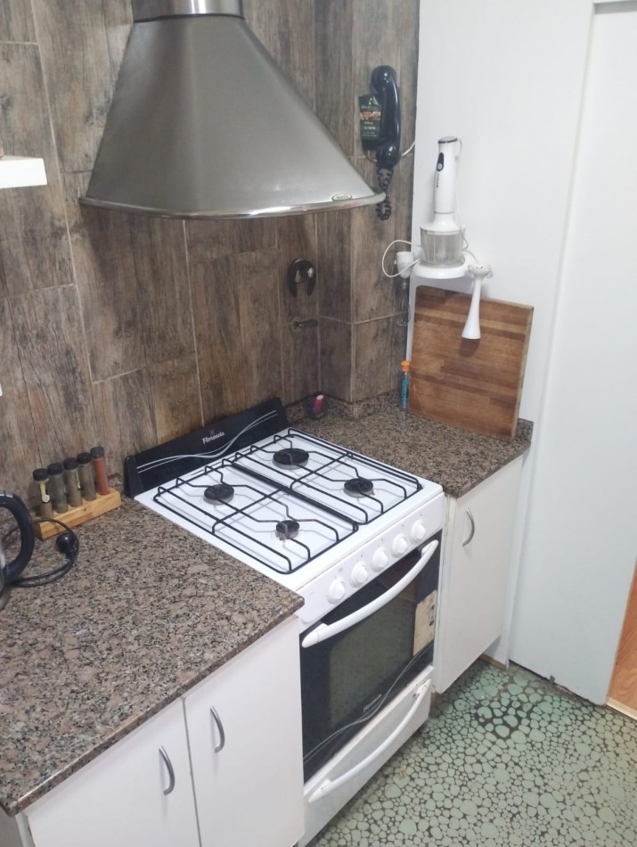 3 AMBIENTES EN PLANTA BAJA. DOS PATIOS. ZONA GUEMES