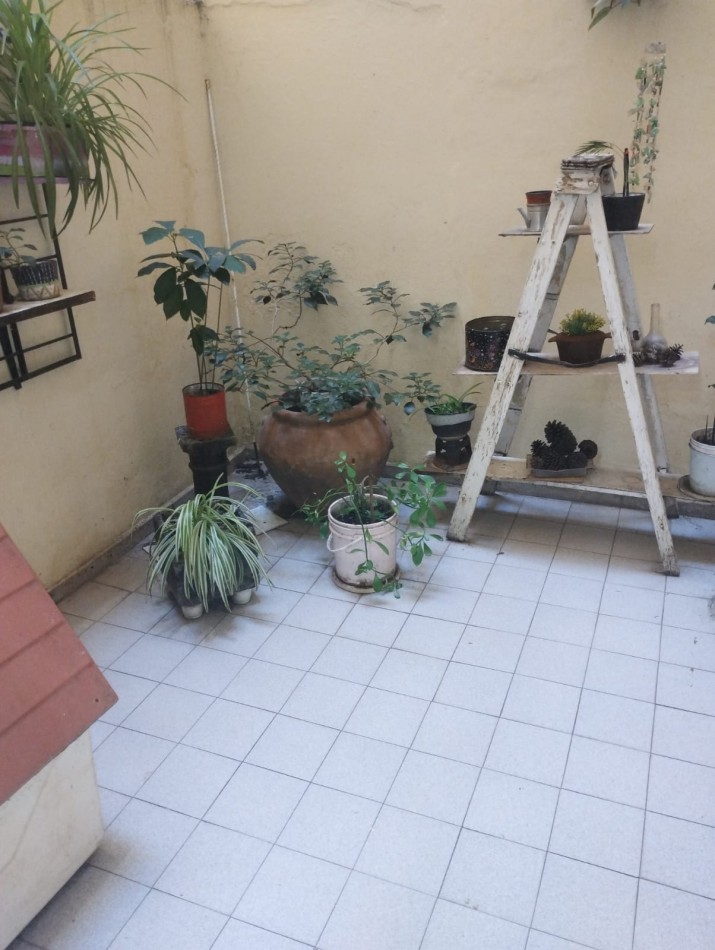 3 AMBIENTES EN PLANTA BAJA. DOS PATIOS. ZONA GUEMES