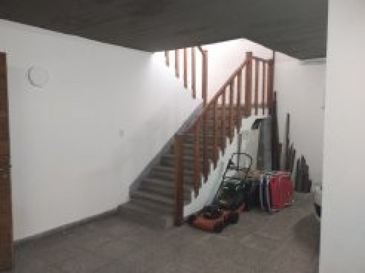 IMPORTANTE PROPIEDAD DE 8 AMBIENTES EN EL CORAZON DE SAN CARLOS. POSIBILIDAD DE PERMUTA MENOR VALOR.