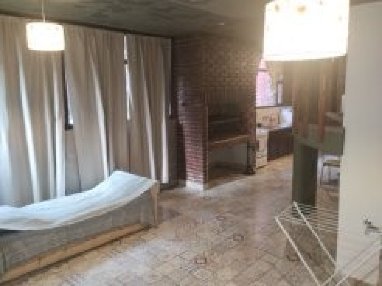 IMPORTANTE PROPIEDAD DE 8 AMBIENTES EN EL CORAZON DE SAN CARLOS. POSIBILIDAD DE PERMUTA MENOR VALOR.