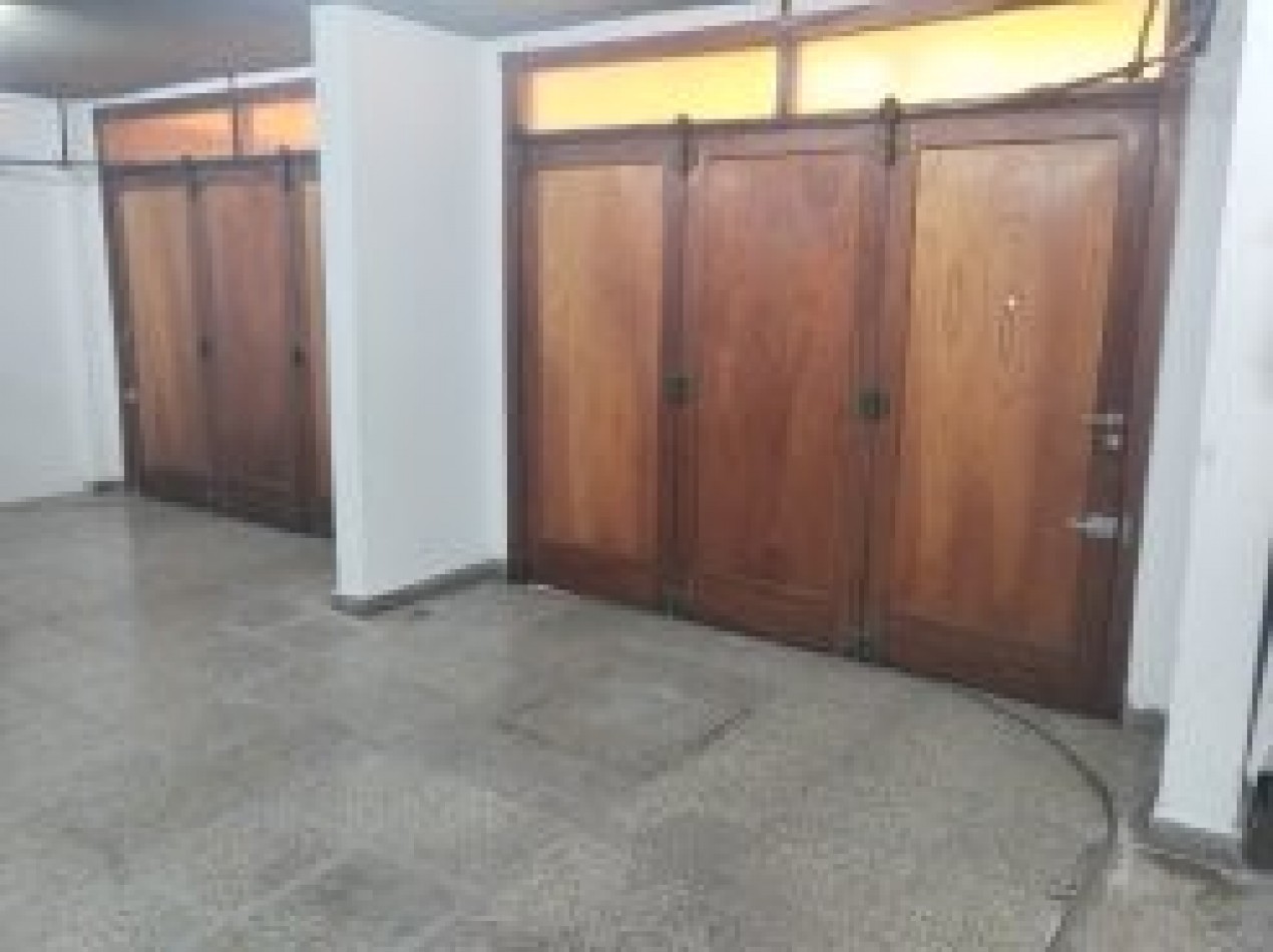 IMPORTANTE PROPIEDAD DE 8 AMBIENTES EN EL CORAZON DE SAN CARLOS. POSIBILIDAD DE PERMUTA MENOR VALOR.