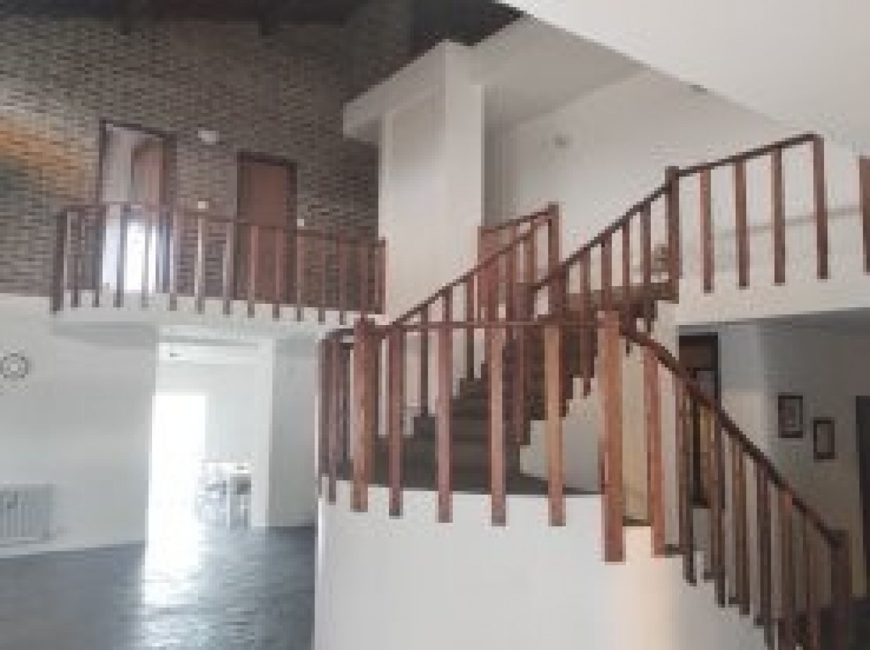 IMPORTANTE PROPIEDAD DE 8 AMBIENTES EN EL CORAZON DE SAN CARLOS. POSIBILIDAD DE PERMUTA MENOR VALOR.
