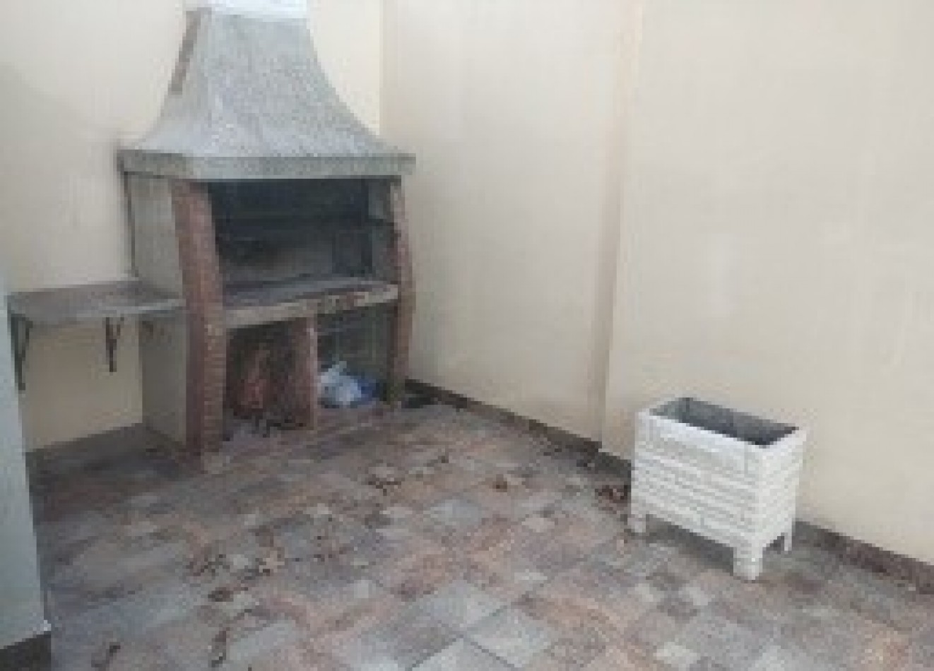IMPORTANTE PROPIEDAD DE 8 AMBIENTES EN EL CORAZON DE SAN CARLOS. POSIBILIDAD DE PERMUTA MENOR VALOR.