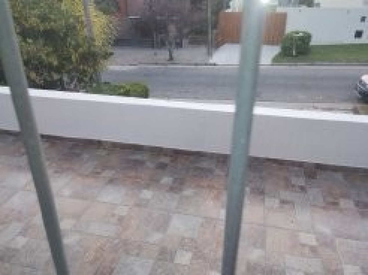 IMPORTANTE PROPIEDAD DE 8 AMBIENTES EN EL CORAZON DE SAN CARLOS. POSIBILIDAD DE PERMUTA MENOR VALOR.