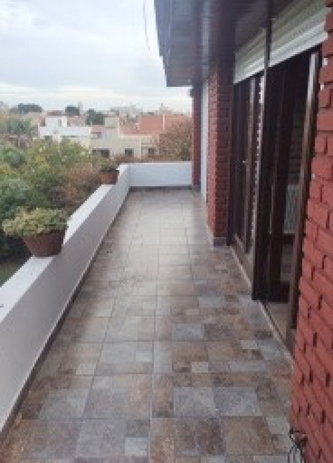 IMPORTANTE PROPIEDAD DE 8 AMBIENTES EN EL CORAZON DE SAN CARLOS. POSIBILIDAD DE PERMUTA MENOR VALOR.