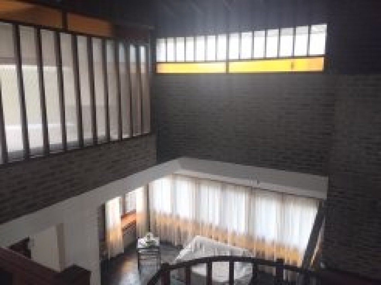 IMPORTANTE PROPIEDAD DE 8 AMBIENTES EN EL CORAZON DE SAN CARLOS. POSIBILIDAD DE PERMUTA MENOR VALOR.