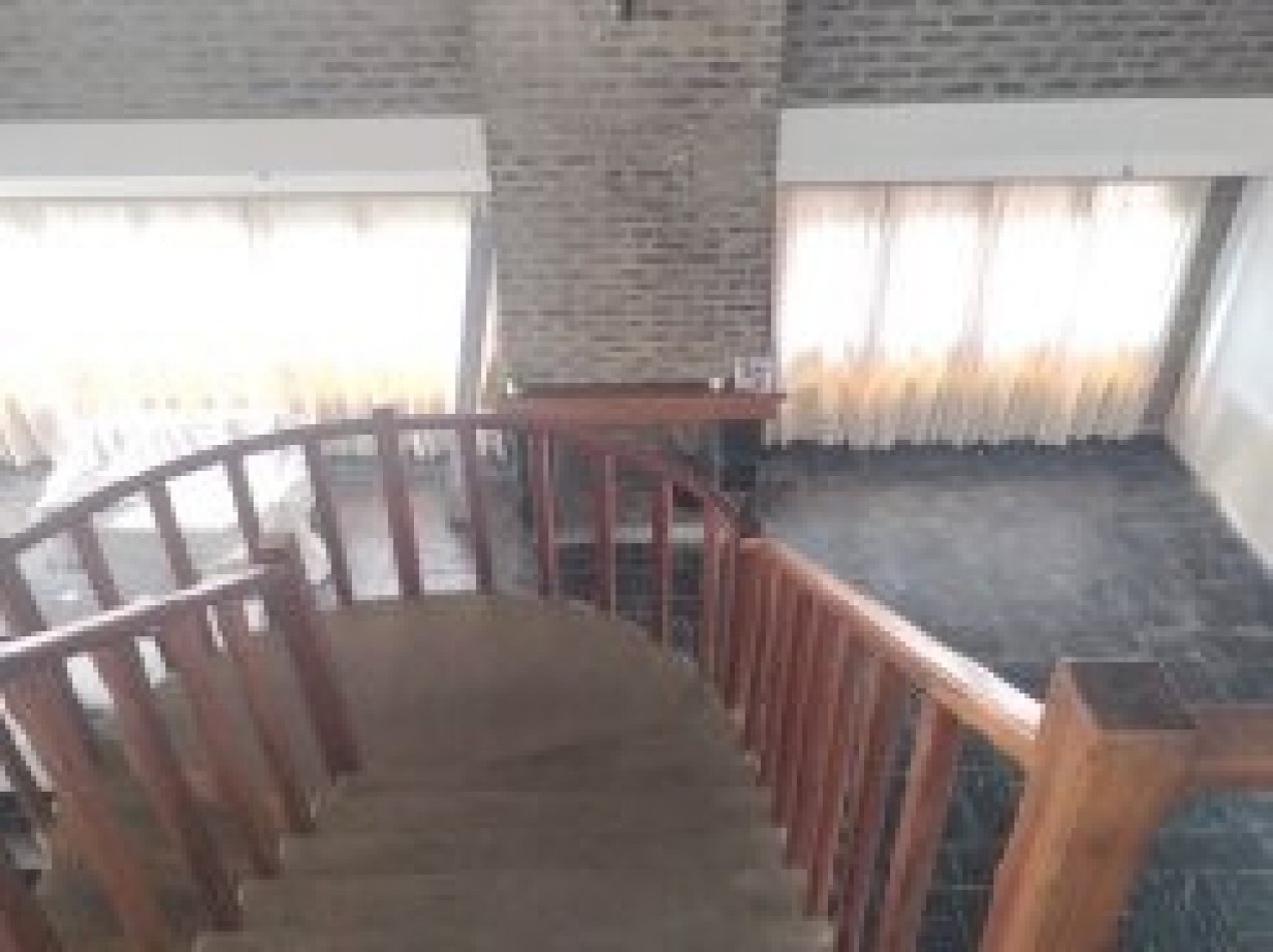 IMPORTANTE PROPIEDAD DE 8 AMBIENTES EN EL CORAZON DE SAN CARLOS. POSIBILIDAD DE PERMUTA MENOR VALOR.