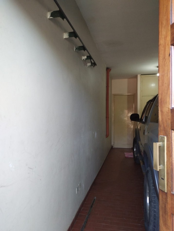 CHALET 4 AMBIENTES EN EL BARRIO LAS LILAS.