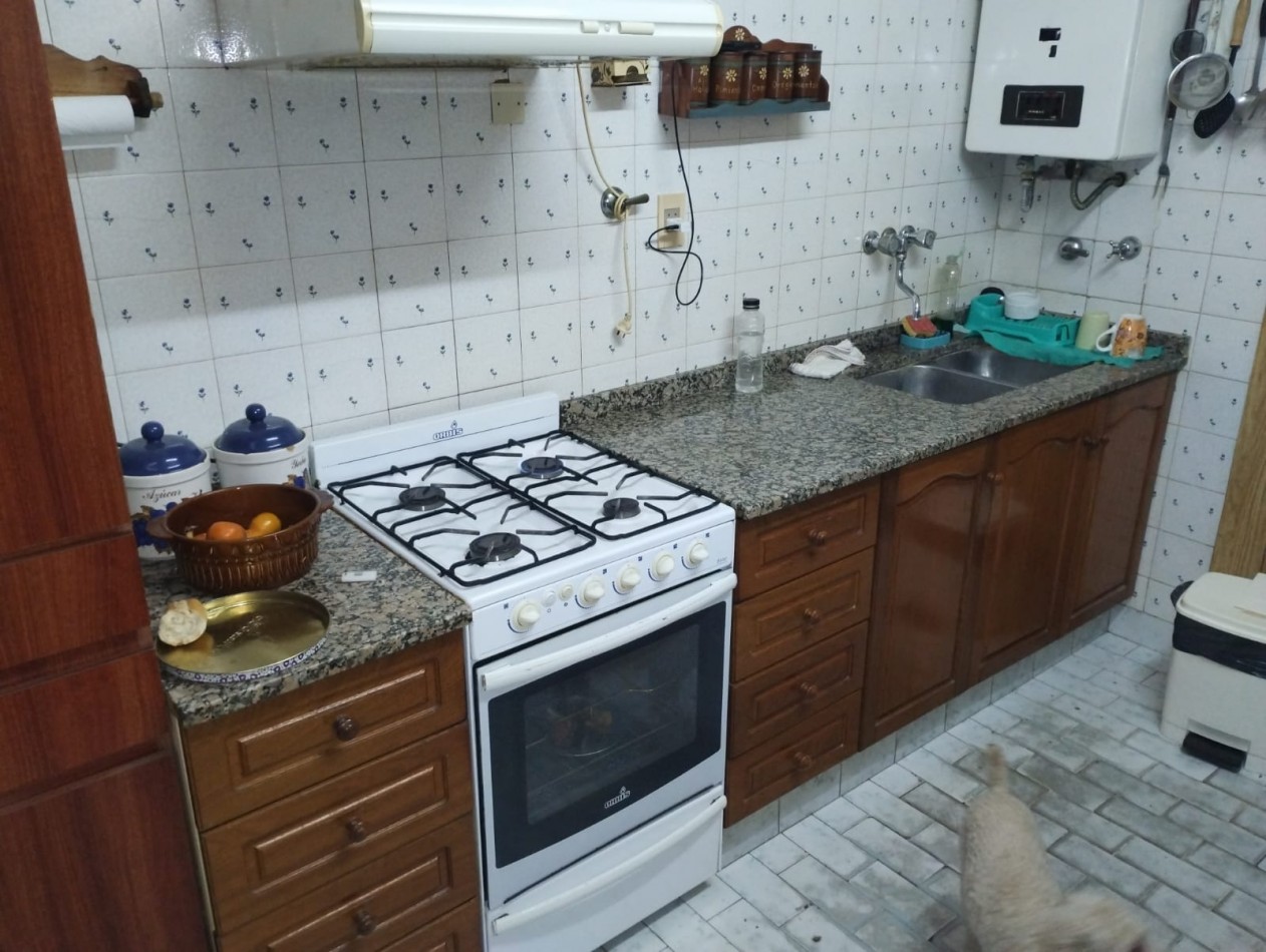 CHALET 4 AMBIENTES EN EL BARRIO LAS LILAS.