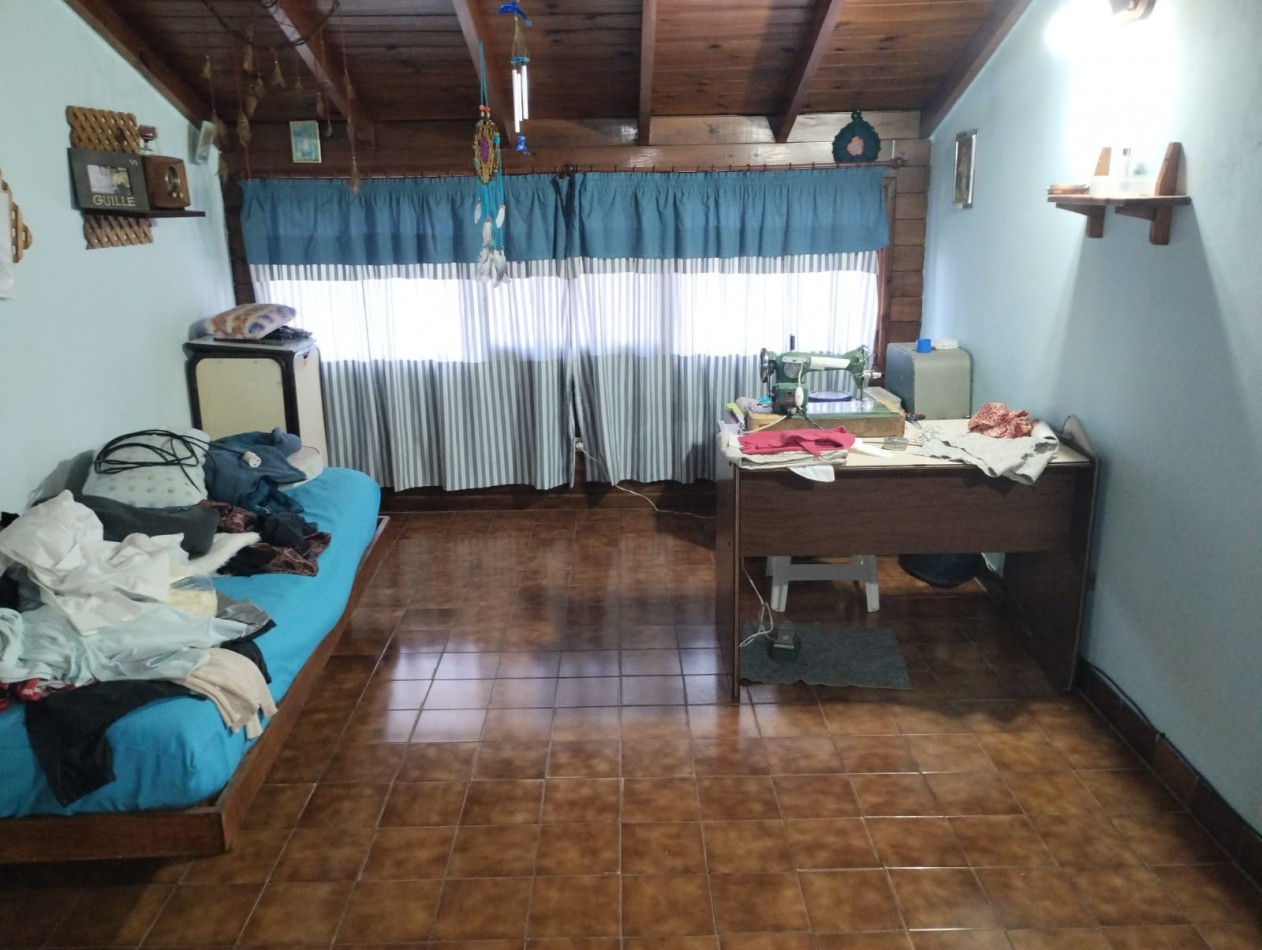CHALET 4 AMBIENTES EN EL BARRIO LAS LILAS.
