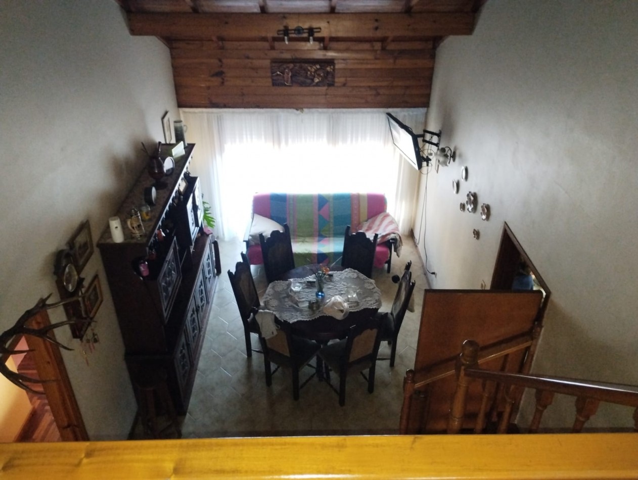 CHALET 4 AMBIENTES EN EL BARRIO LAS LILAS.