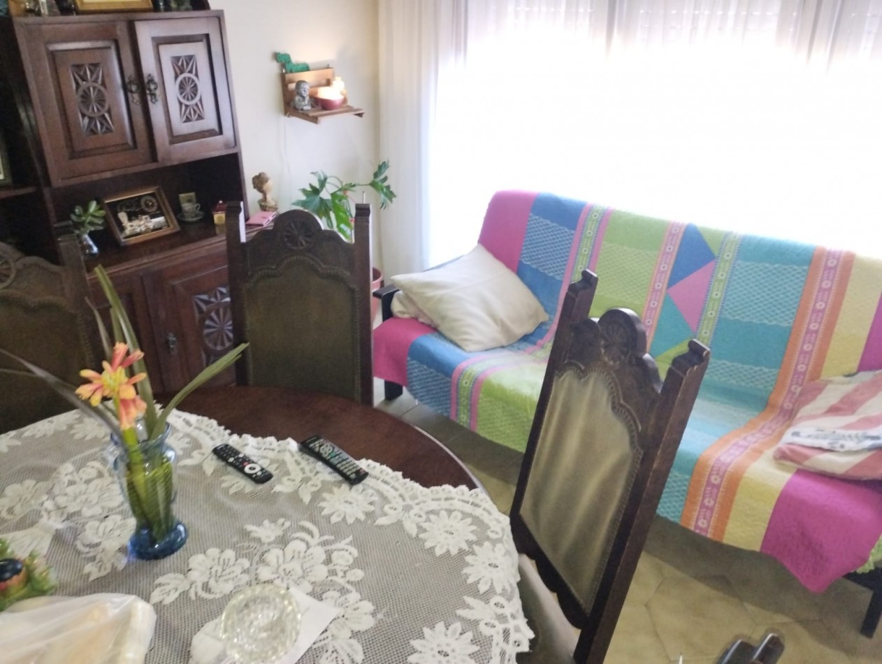 CHALET 4 AMBIENTES EN EL BARRIO LAS LILAS.