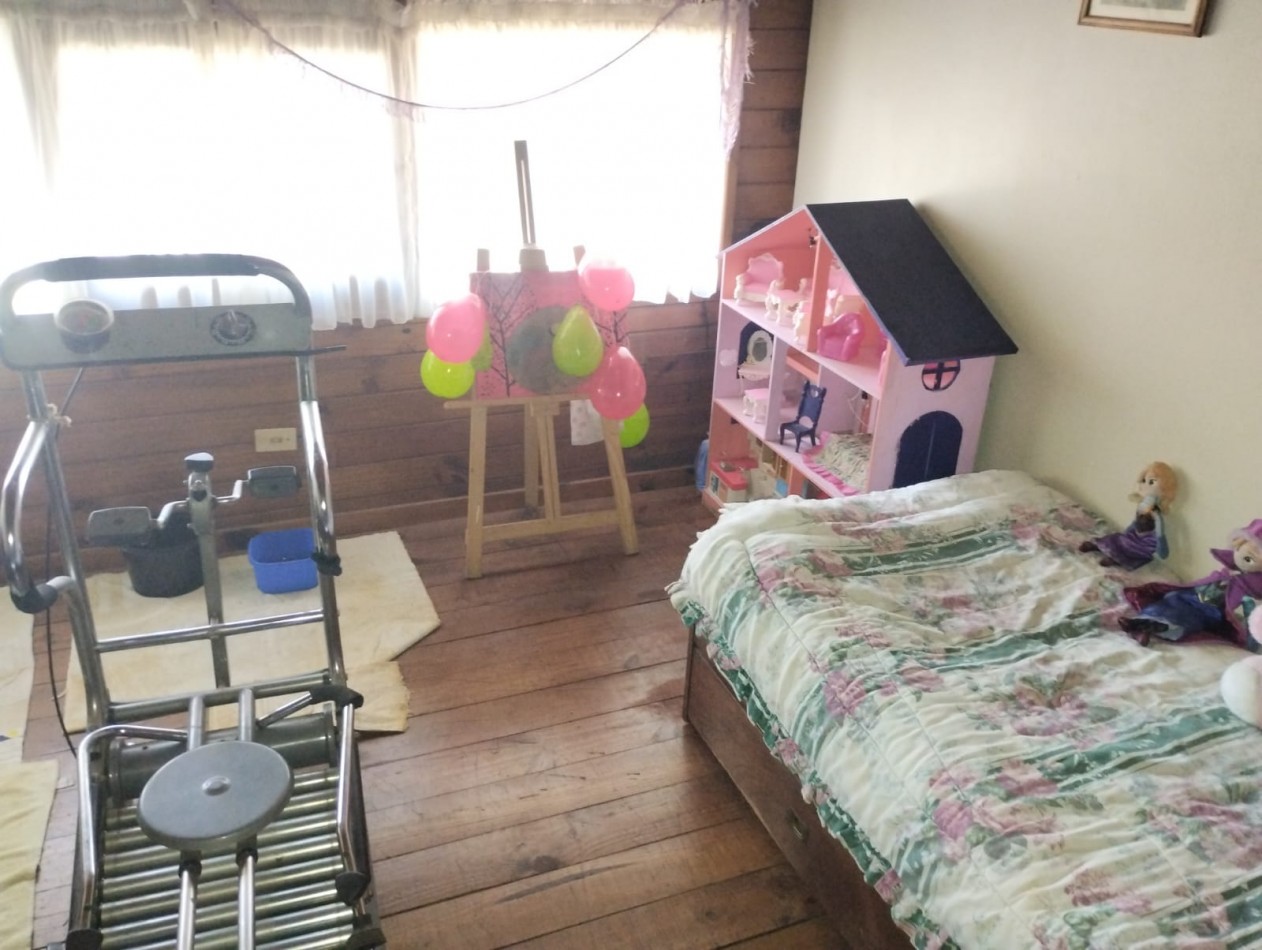 CHALET 4 AMBIENTES EN EL BARRIO LAS LILAS.