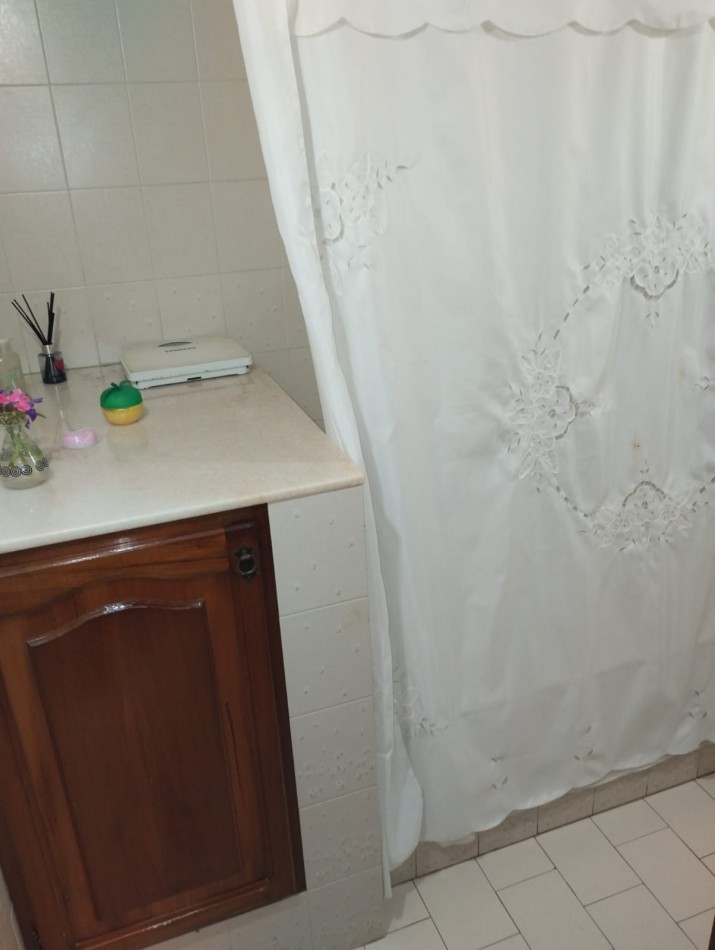 CHALET 4 AMBIENTES EN EL BARRIO LAS LILAS.