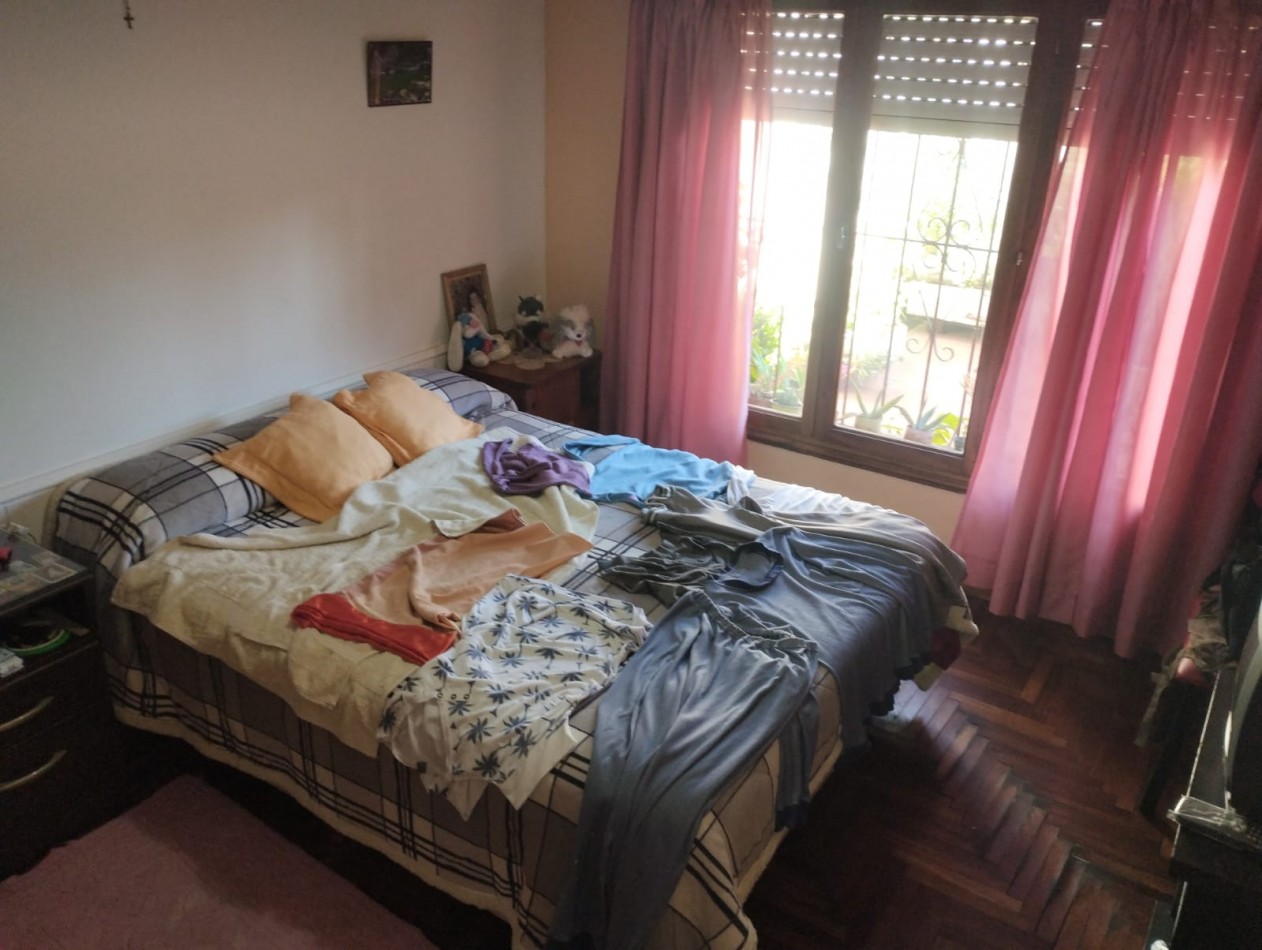CHALET 4 AMBIENTES EN EL BARRIO LAS LILAS.