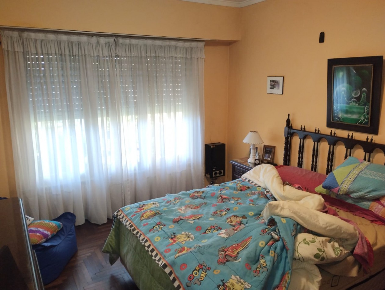 CHALET 4 AMBIENTES EN EL BARRIO LAS LILAS.