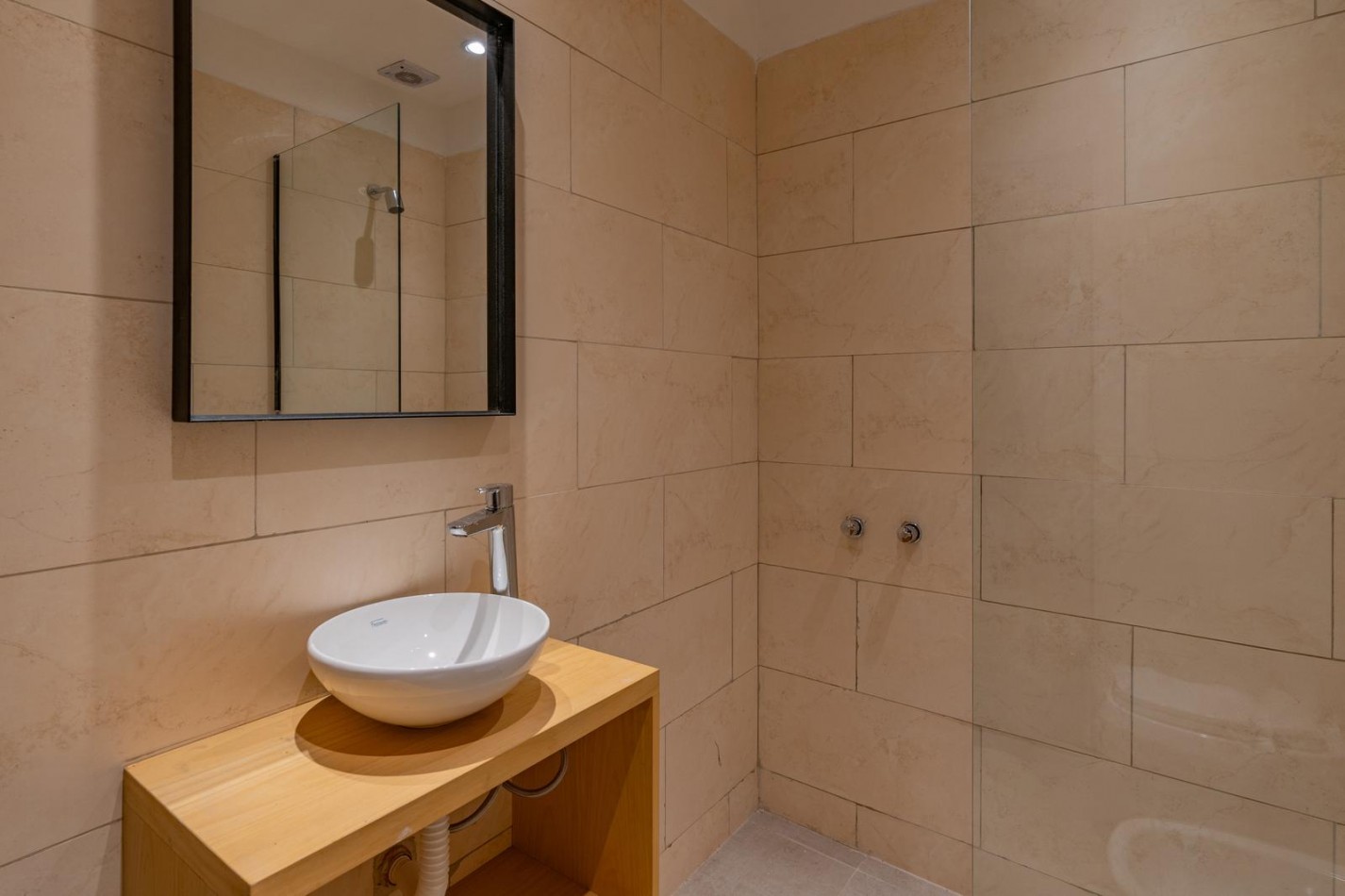 IMPECABLE PH DE 3 AMBIENTES CON TERRAZA EN EL BARRIO SAN JOSE.