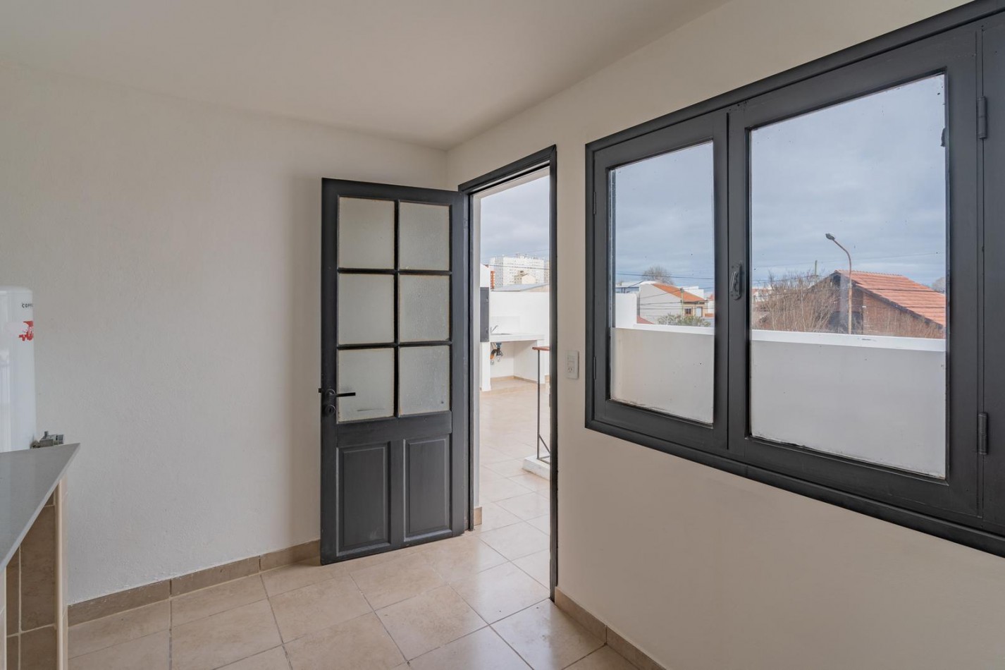IMPECABLE PH DE 3 AMBIENTES CON TERRAZA EN EL BARRIO SAN JOSE.