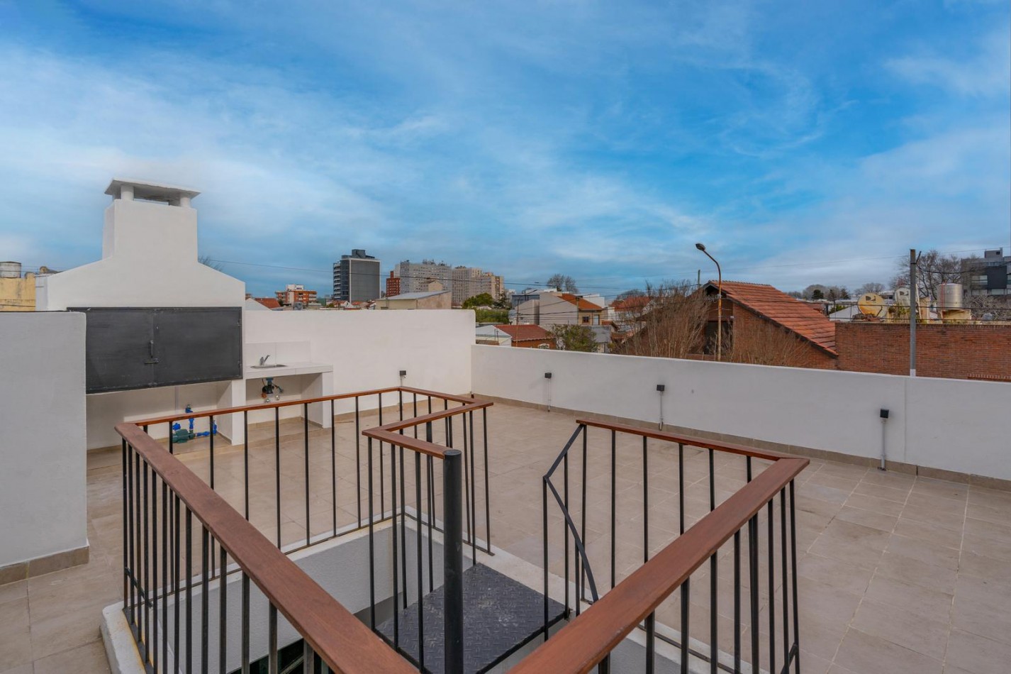 IMPECABLE PH DE 3 AMBIENTES CON TERRAZA EN EL BARRIO SAN JOSE.