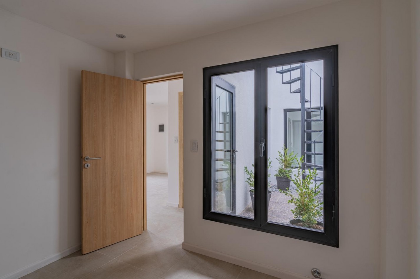 IMPECABLE PH DE 3 AMBIENTES CON TERRAZA EN EL BARRIO SAN JOSE.