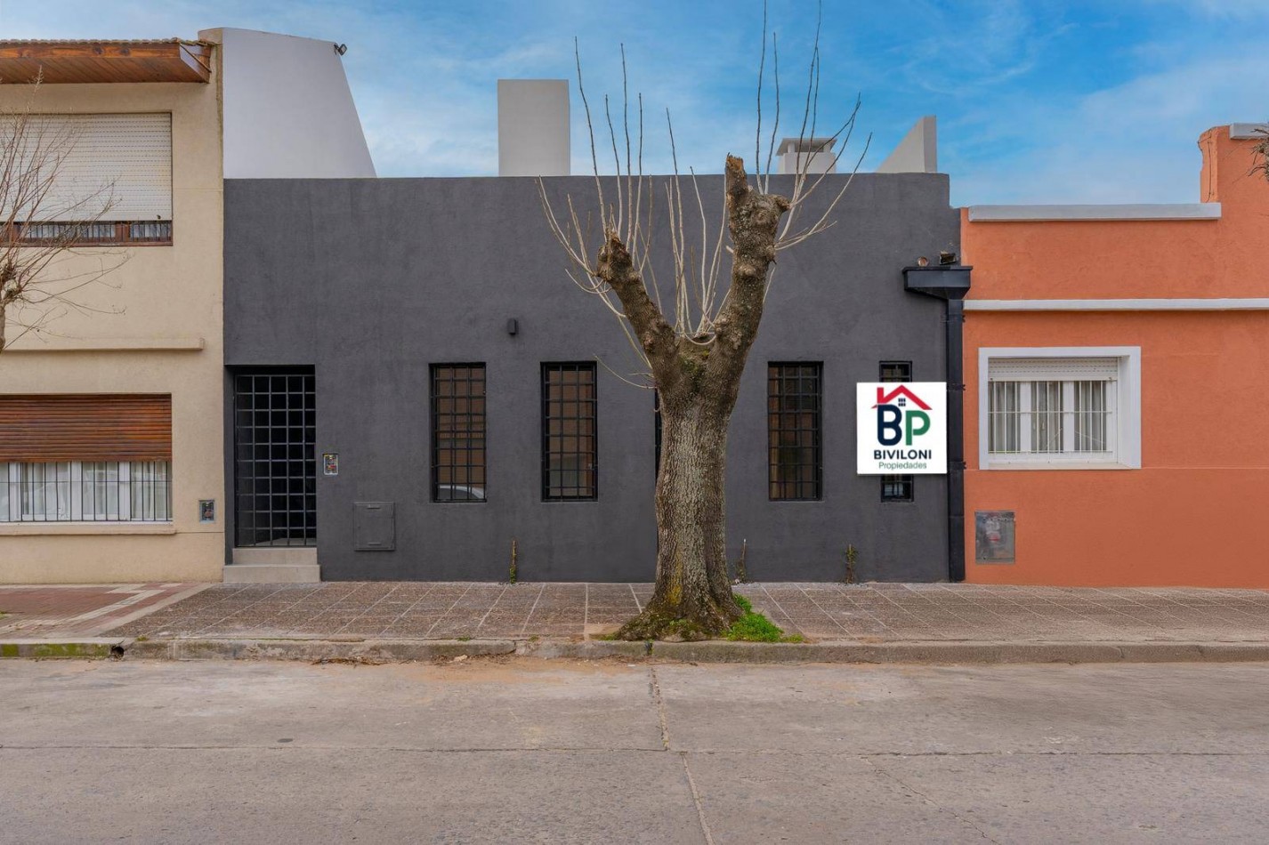 IMPECABLE PH DE 3 AMBIENTES CON TERRAZA EN EL BARRIO SAN JOSE.