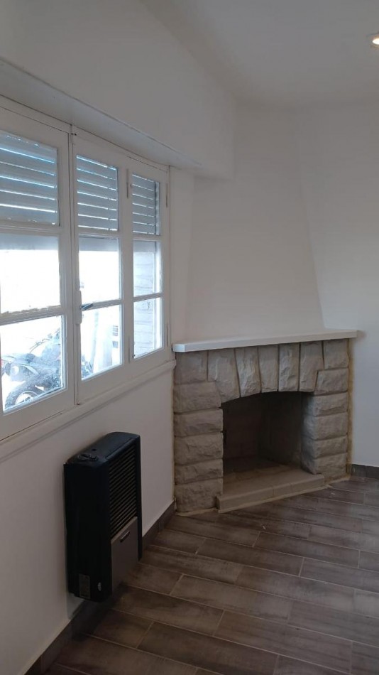 CHALET DE 3 AMBIENTES CON PATIO. LOTE PROPIO. RECICLADO.