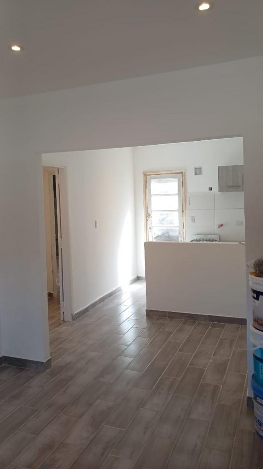 CHALET DE 3 AMBIENTES CON PATIO. LOTE PROPIO. RECICLADO.