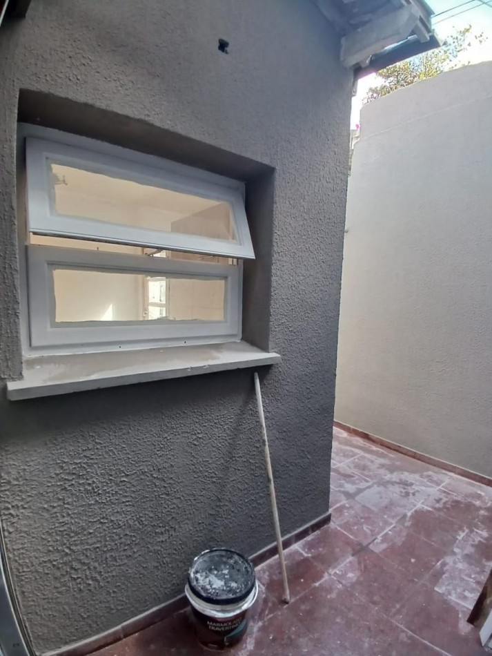 CHALET DE 3 AMBIENTES CON PATIO. LOTE PROPIO. RECICLADO.