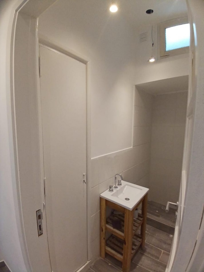 CHALET DE 3 AMBIENTES CON PATIO. LOTE PROPIO. RECICLADO.
