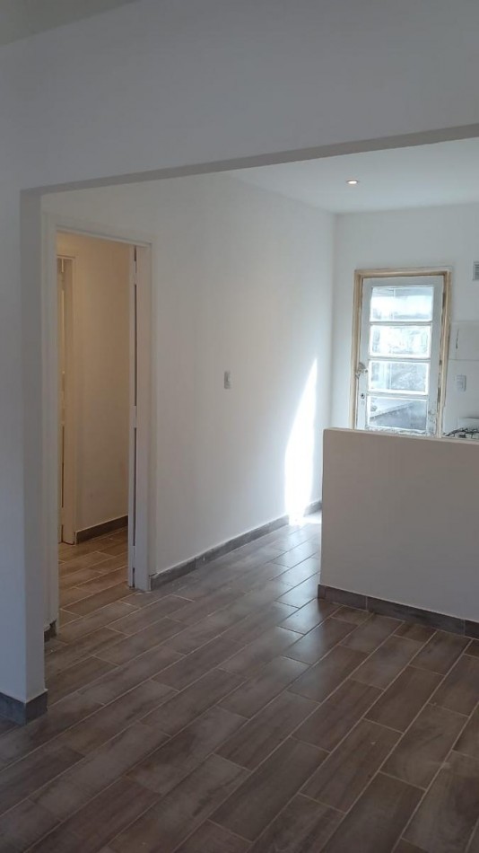 CHALET DE 3 AMBIENTES CON PATIO. LOTE PROPIO. RECICLADO.