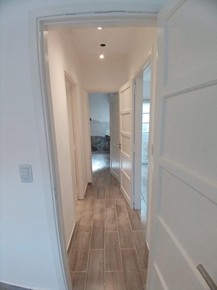 CHALET DE 3 AMBIENTES CON PATIO. LOTE PROPIO. RECICLADO.