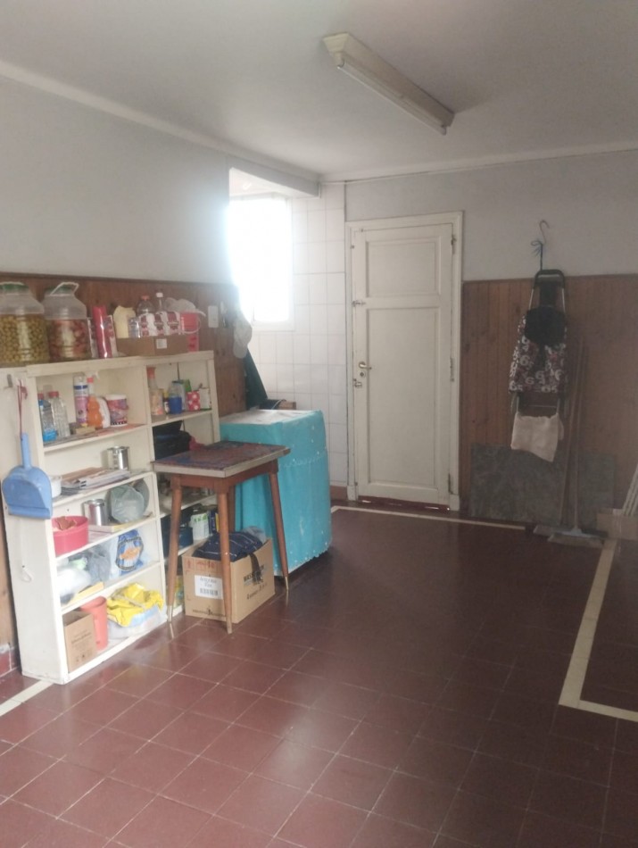 CASA EN LOTE PROPIO. 5 AMBIENTES CON GARAJE Y PATIO. A METROS DE SAN JUAN. IDEAL INVERSION