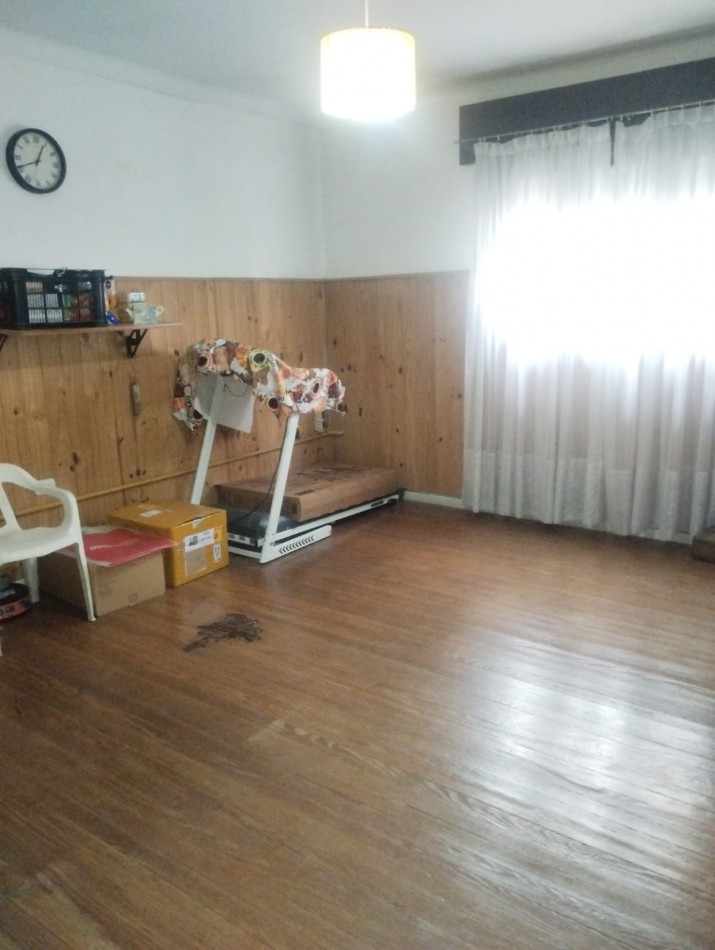CASA EN LOTE PROPIO. 5 AMBIENTES CON GARAJE Y PATIO. A METROS DE SAN JUAN. IDEAL INVERSION