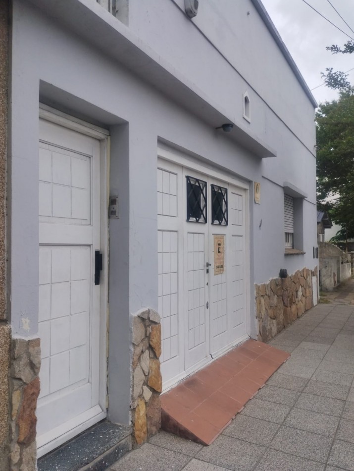 CASA EN LOTE PROPIO. 5 AMBIENTES CON GARAJE Y PATIO. A METROS DE SAN JUAN. IDEAL INVERSION
