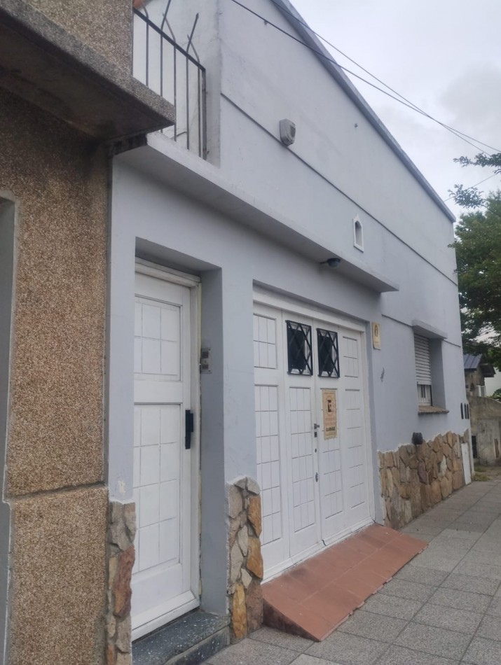 CASA EN LOTE PROPIO. 5 AMBIENTES CON GARAJE Y PATIO. A METROS DE SAN JUAN. IDEAL INVERSION