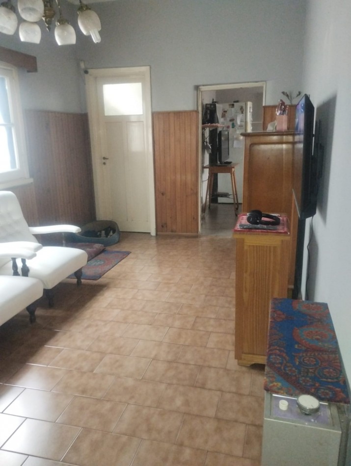 CASA EN LOTE PROPIO. 5 AMBIENTES CON GARAJE Y PATIO. A METROS DE SAN JUAN. IDEAL INVERSION