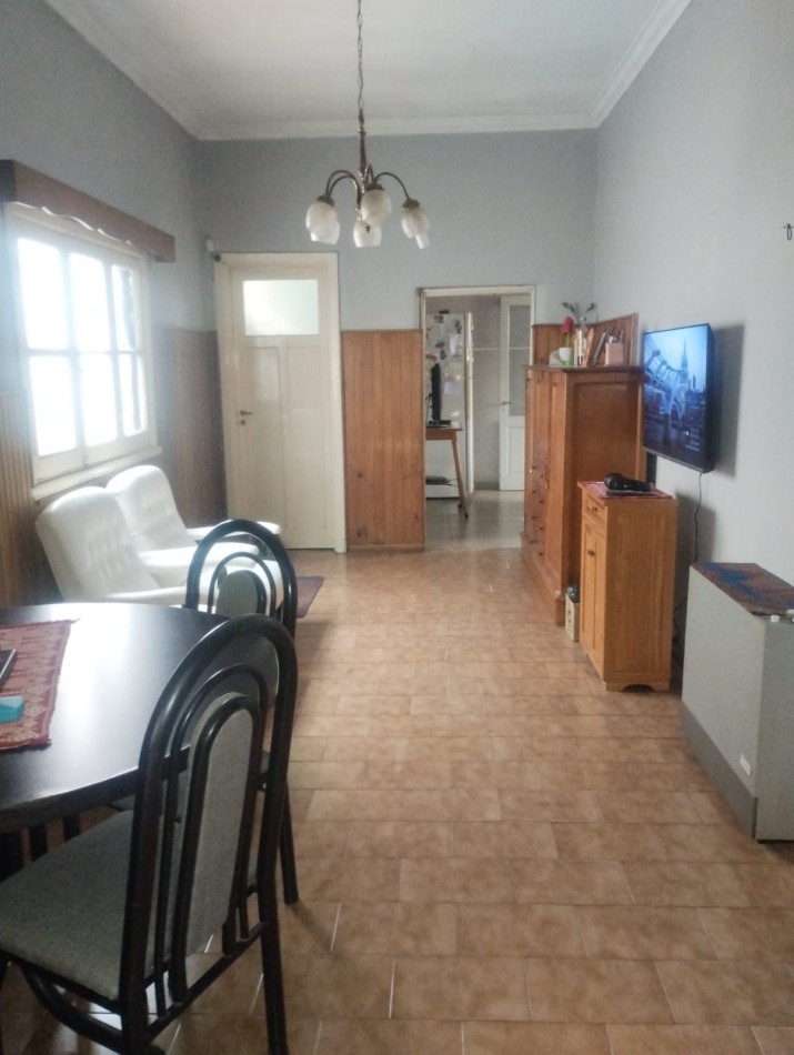 CASA EN LOTE PROPIO. 5 AMBIENTES CON GARAJE Y PATIO. A METROS DE SAN JUAN. IDEAL INVERSION