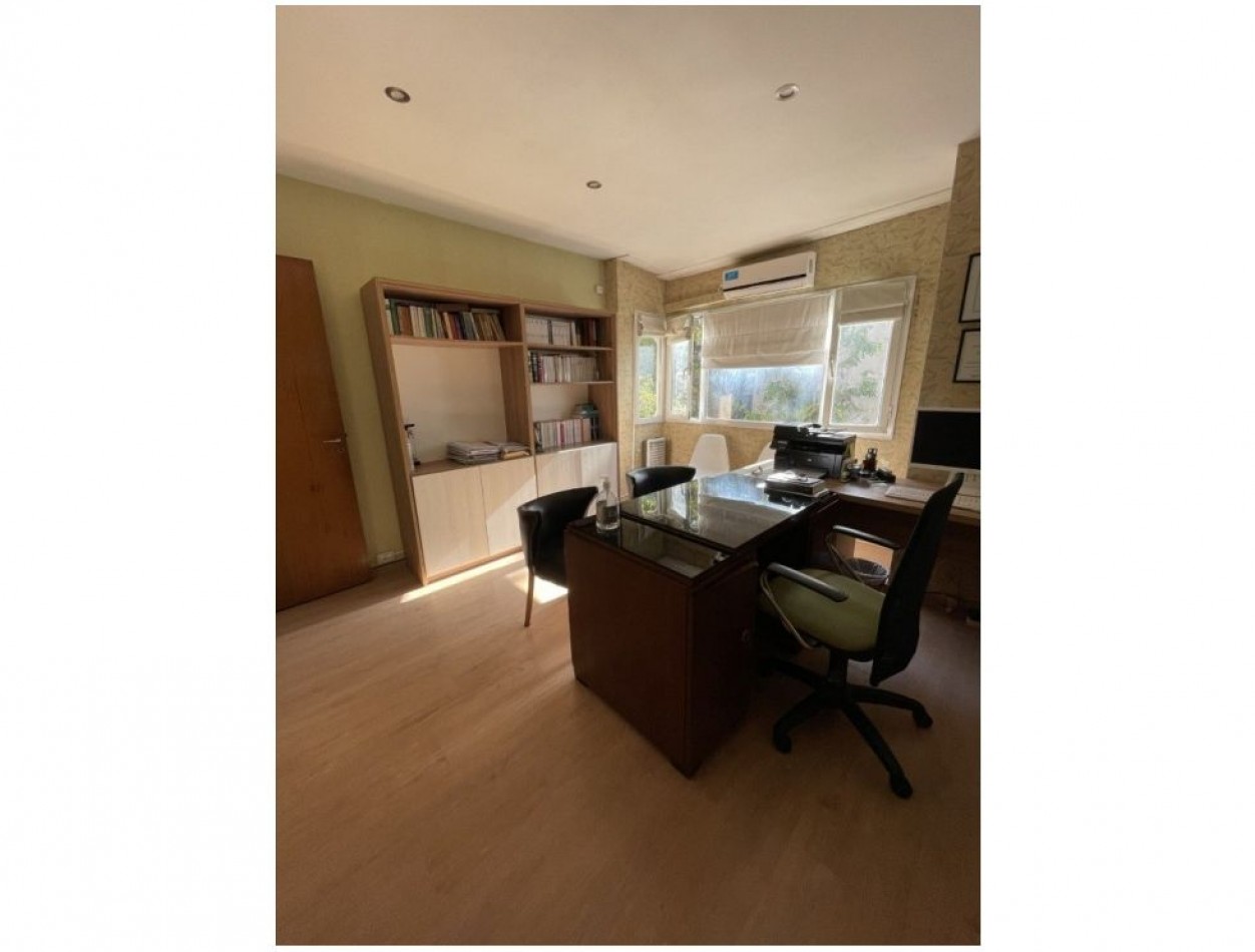 IMPECABLE PH DE 6 AMBIENTES EN DUPLEX. EXCELENTE UBICACION. IDEAL USO PROFESIONAL. CENTRICO. 